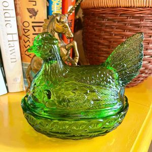 Vintage LE Smith Antique Green 6-Inch Hen On Nest